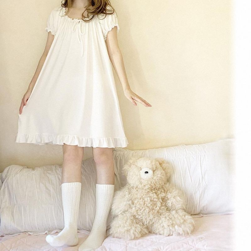 ĐẦM NGỦ THIẾU NỮ LOLITA