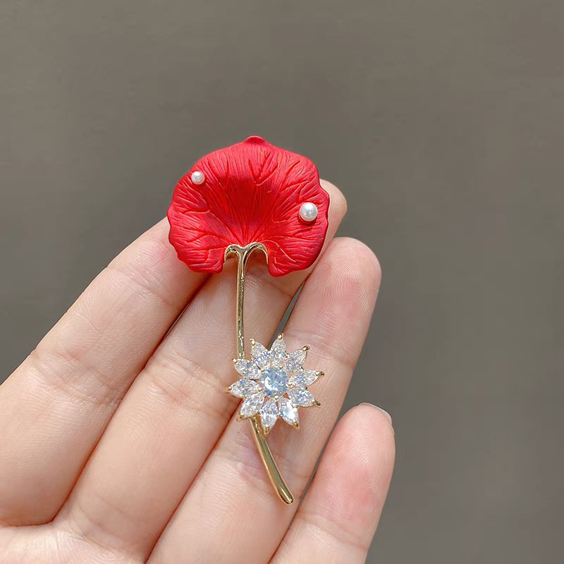 Trâm/ghim cài áo lá màu đỏ hồng môn đính đá cao cấp thanh lịch - Cecy