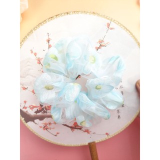 Buộc tóc scrunchies voan oganza hoa xanh