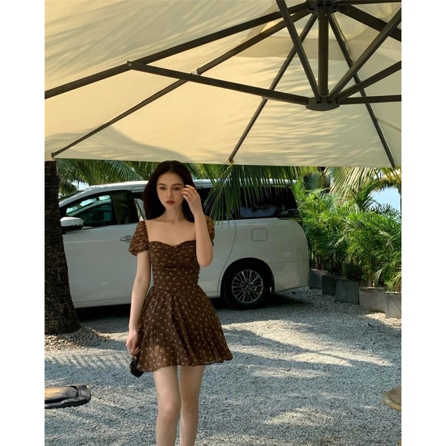 Đầm hoa nhí trễ vai dáng xòe màu nâu