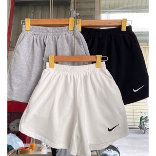 Quần short thêu hình