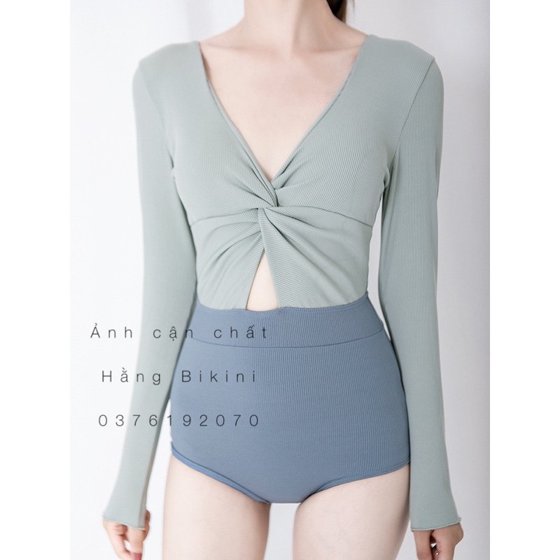 Bikini xanh nữ tính