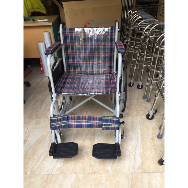 Xe lăn vải kẻ khung sơn X75 dành cho người khuyết tật, người già, người bệnh