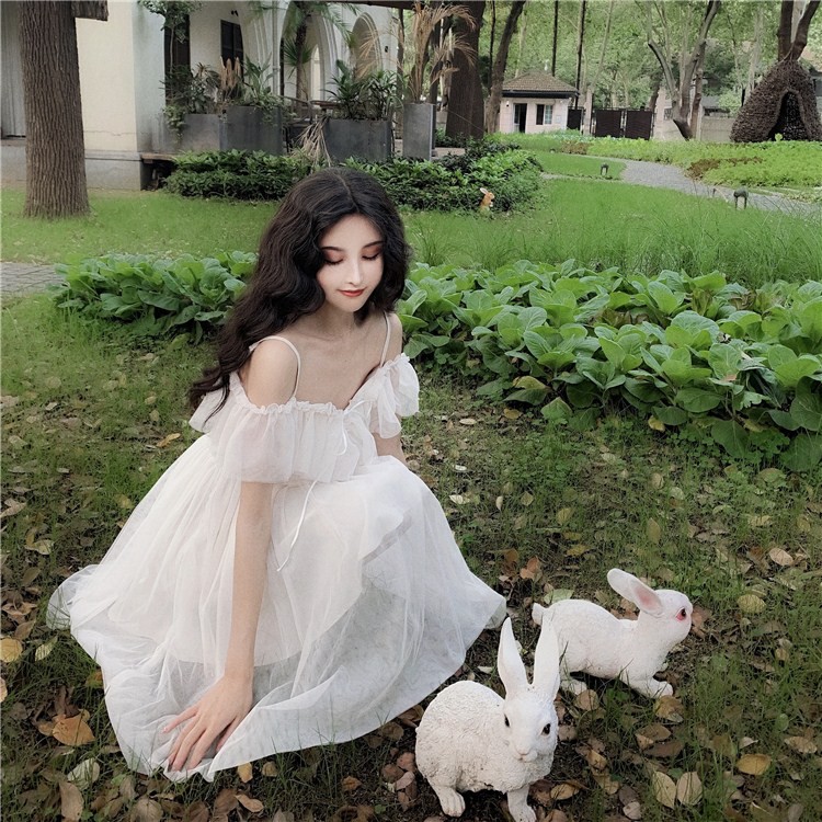 Đầm dự tiệc hai dây dáng ngắn mini váy xoè hai dây trễ vai màu trắng