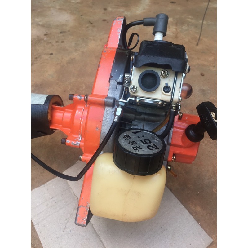 Máy cắt cỏ nhật bãi