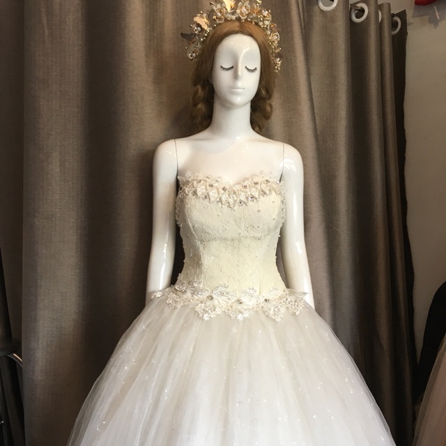 Thanh lý váy cưới trắng xoè kim sa