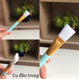 Cọ đắp mặt nạ