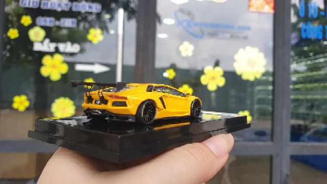 Xe Mô Hình Lamborghini Aventador 1.0 1:64 JEC ( Vàng Pikachu )