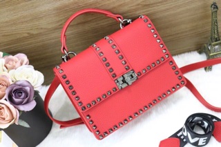 Túi valentino viền đinh mới