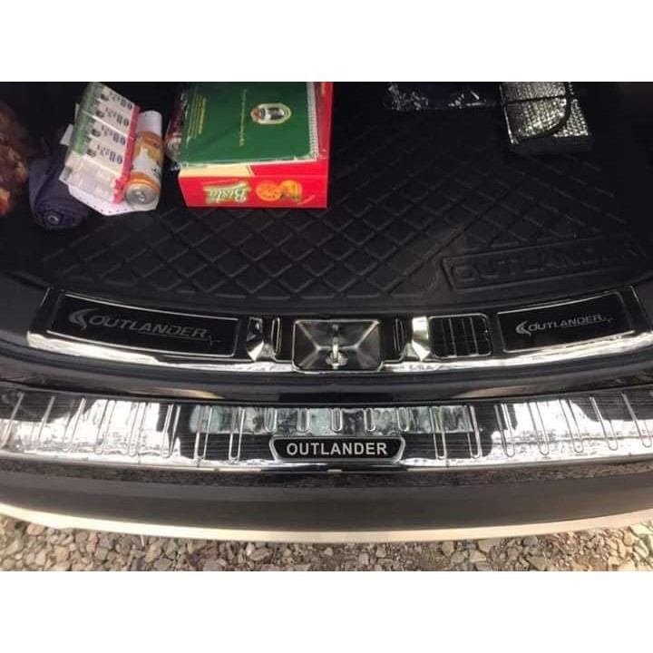 Bộ ốp chống trầy cốp trong, ngoài xe Mitsubishi Outlander 2018-2021, chất liệu Titan