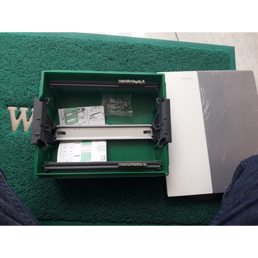 Tủ âm tường MIP22112T Schneider 12 đường