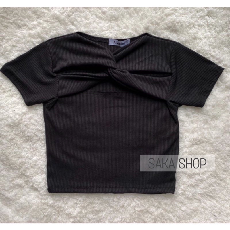 Áo thun croptop nữ cổ phối chéo hai màu trắng đen