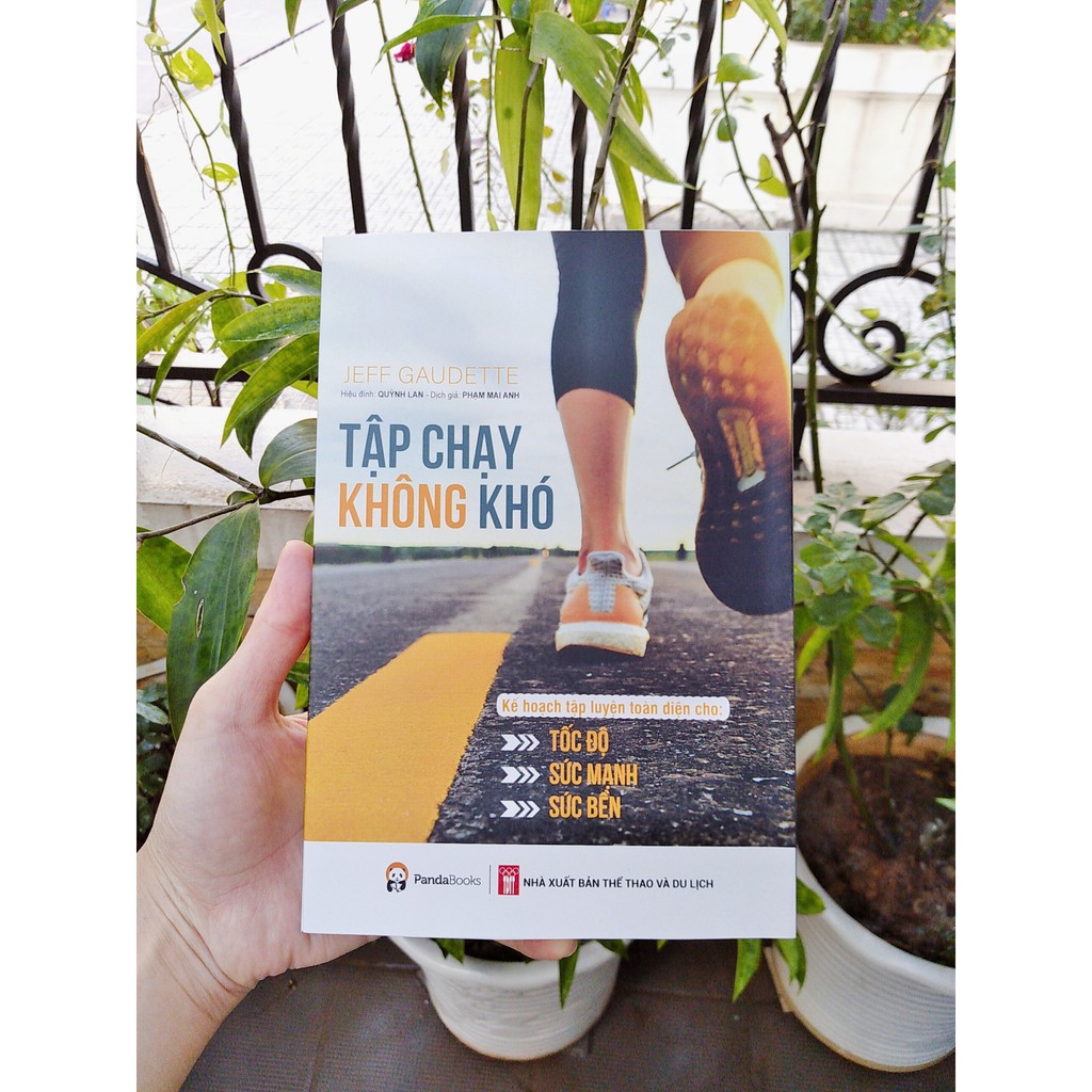 Sách - TẬP CHẠY KHÔNG KHÓ - Kế hoạch tập luyện toàn diện cho tốc độ, sức mạnh và sức bền - Pandabooks | BigBuy360 - bigbuy360.vn