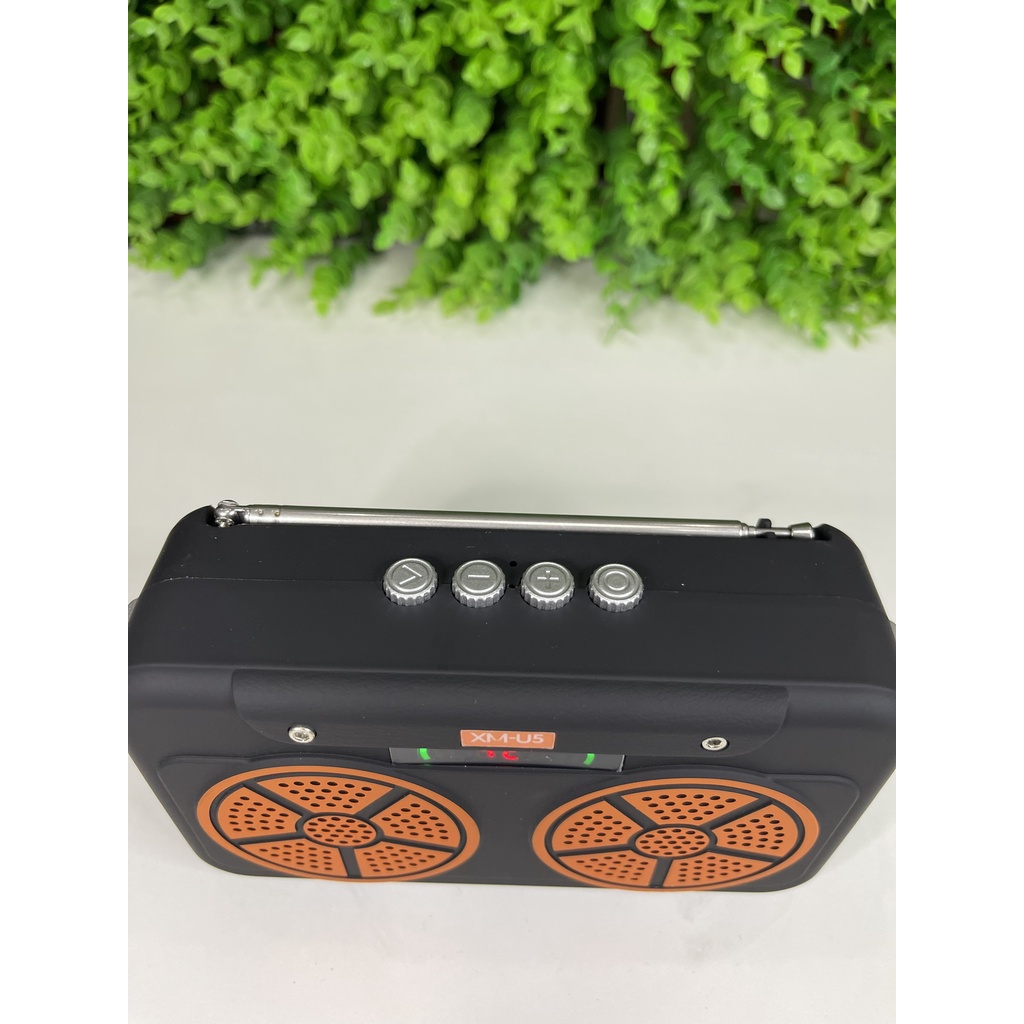 Loa Bluetooth PORTABLE Xm- U5 Có Móc Cầm Tay, Âm Thanh Hay, Thiết Kế Mẫu Sản Phẩm Cực Đẹp Mắt, Sạc Năng Lượng Mặt trời.
