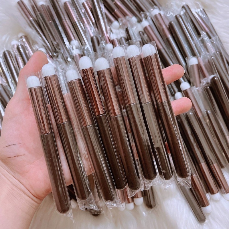 Cọ son môi đầu tròn dễ tán sử dụng trong Make Up cá nhân chuyên nghiệp