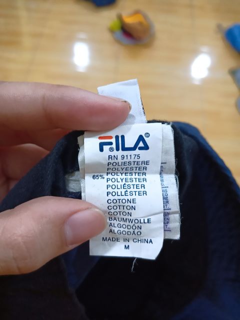 Siêu phẩm 2hand hiệu FILA REAL100%  có dây keo túi khoá