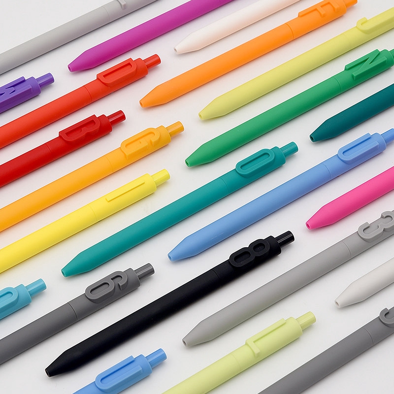 Hộp 36 bút KACO gồm 26 bút chữ cái từ A-Z và 10 bút số từ 0-9 mực đen (ngòi 0.5mm)