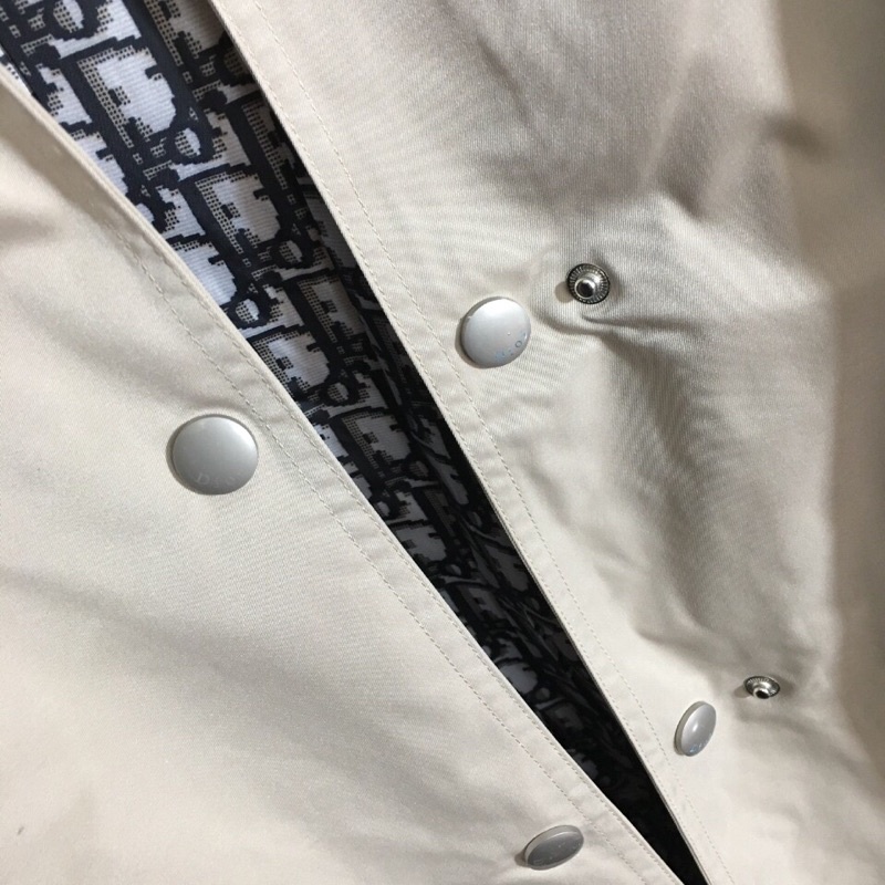 Áo măng tô dáng dài Dior logo thêu con ong nhỏ ngực áo lớn áo khoác gió dài tay rộng rãi bên trong lót in logo hoa văn. | BigBuy360 - bigbuy360.vn