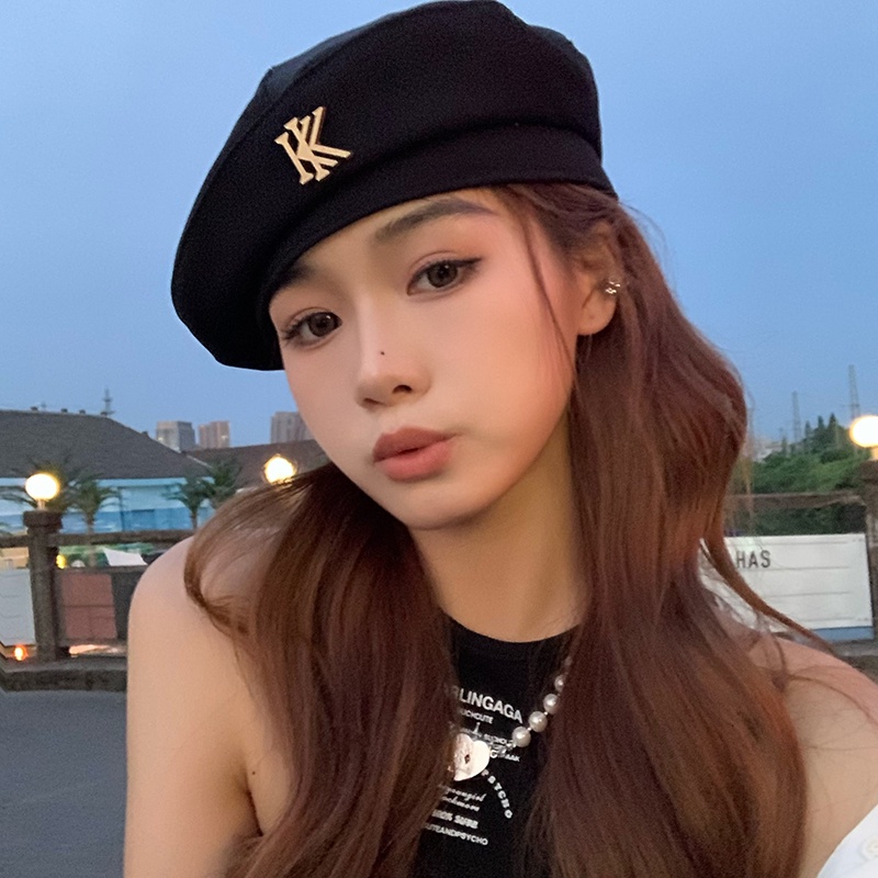 Mũ beret MG STUDIO phối khóa kim loại hình chữ KK