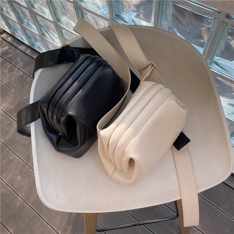 Túi đeo chéo thời trang phong cách Hàn Quốc 2023