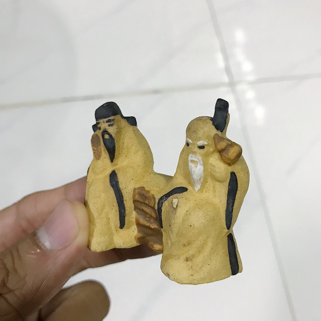 HAI ÔNG ĐÁNH CỜ TRANG TRÍ HỒ CÁ NON BỘ DÀI 5CM CAO 5CM