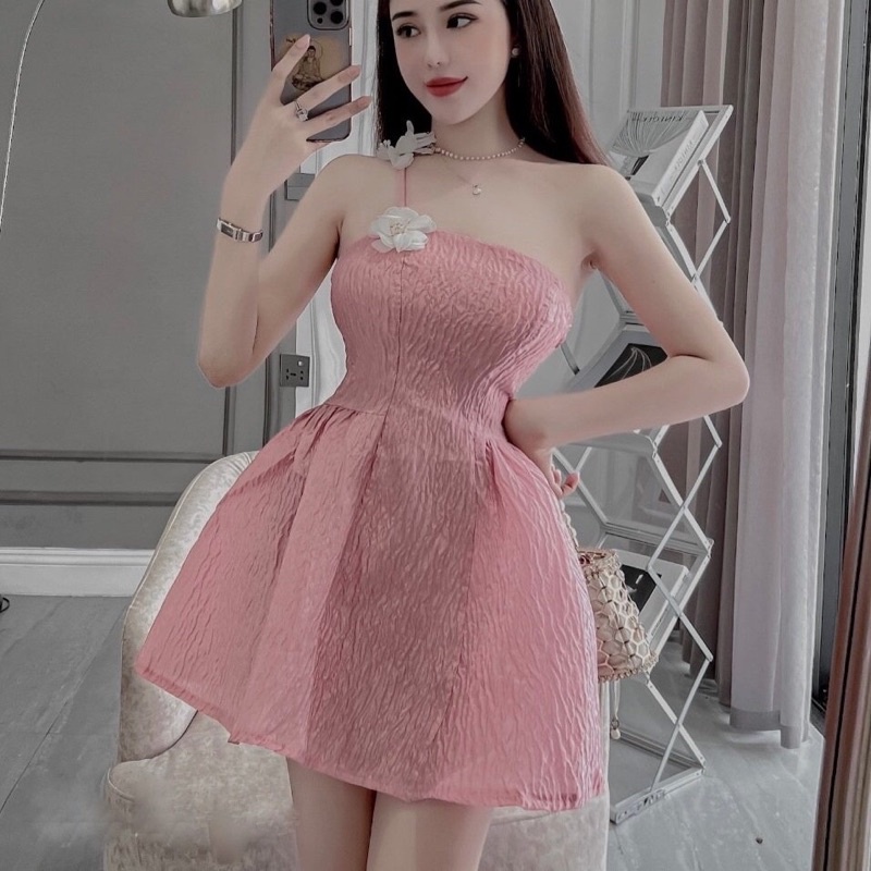 Váy gấm xước đính dây hoa chéo