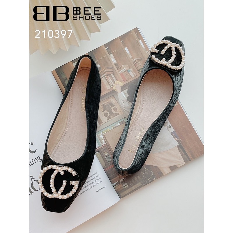 BEESHOES - GIÀY BÚP BÊ NỮ MŨI VUÔNG KHUY NGỌC ĐẾ BỆT - GIÀY BÚP BÊ NỮ MŨI VUÔNG ĐẾ BỆT SẴN MÀU ĐEN - KEM - HỒNG 210397