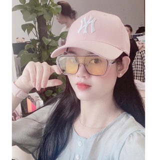 Mũ lưỡi trai đen trắng