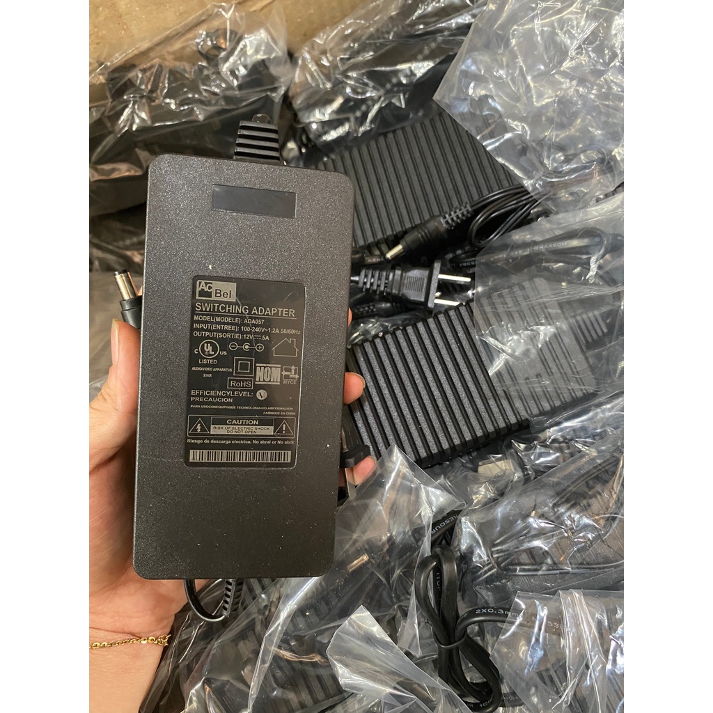 Nguồn camera 12V - 2A  5A tốt có đèn, có móc treo. Adapter cho camera và các thiết bị tương thích giá rẻ.