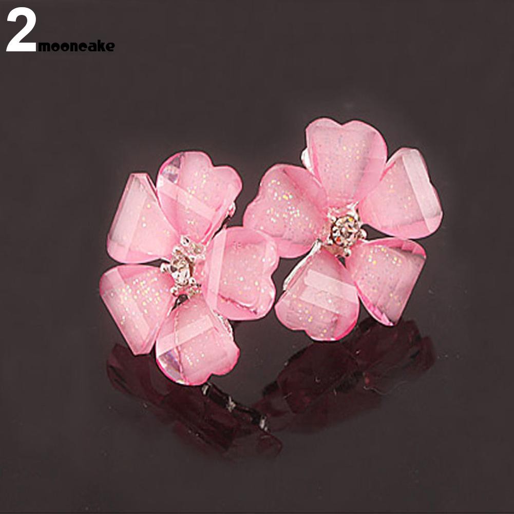 Khuyên tai hoa mạ bạc đính đá thanh lịch