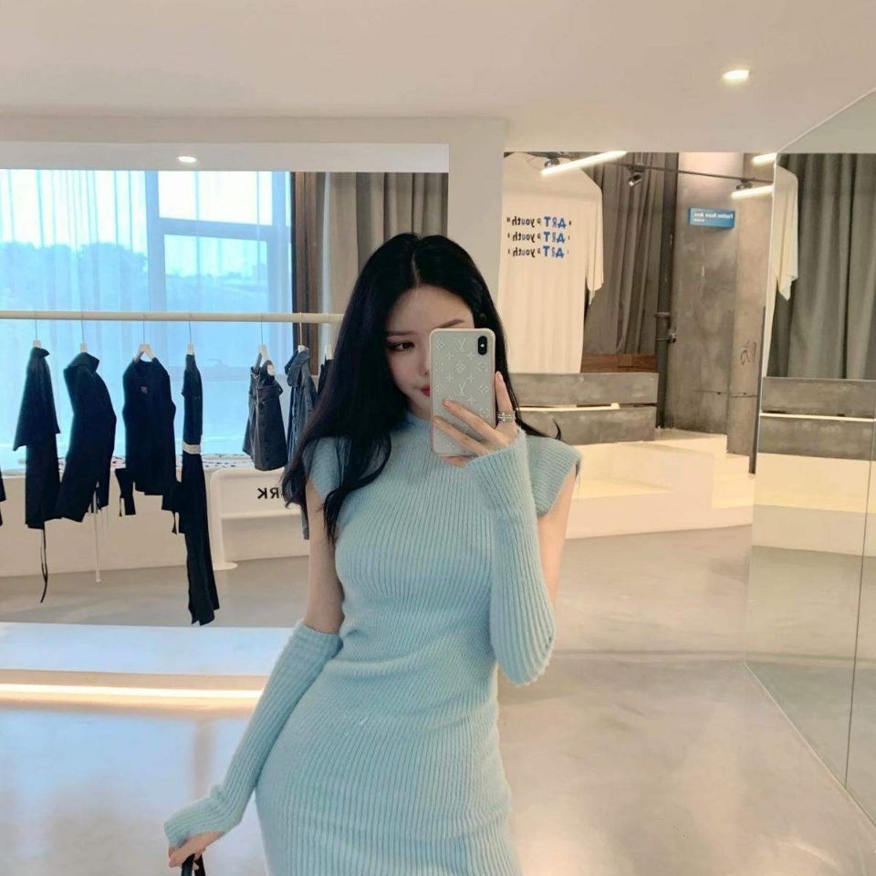 Đầm Dệt Kim Sát Nách Cổ Đứng Giả Lông Chồn Mềm Mại