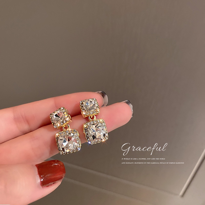 Khuyên Tai Hình Vuông Đính Đá Phong Cách Mới 2021 Dễ Phối Đồ Thời Trang Cá Tính Cho Nữ