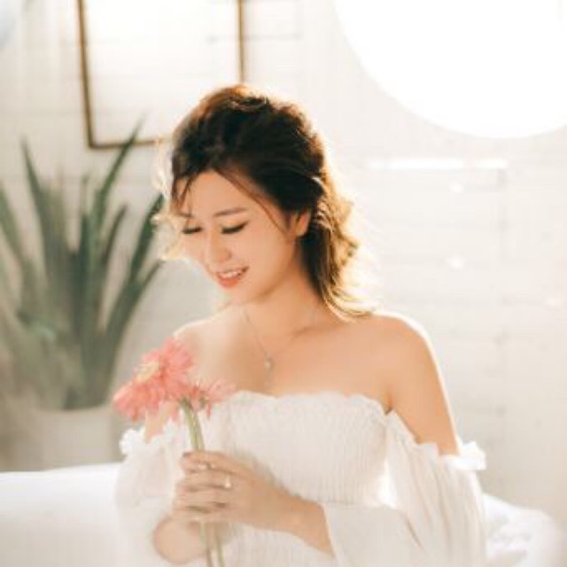 Đầm maxi trắng trễ vai tay dài