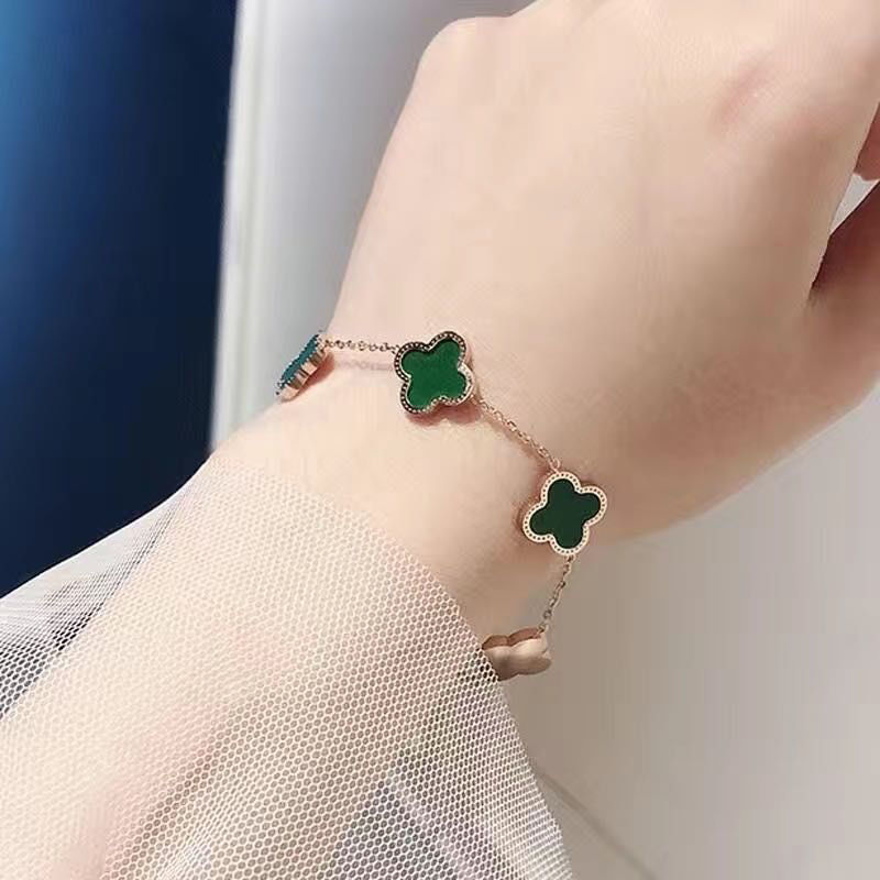  Vòng tay kiểu dáng đơn giản phong cách sang trọng thời trang cho nữ | BigBuy360 - bigbuy360.vn