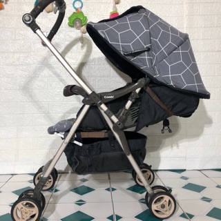 Xe đẩy 2 chiều Combi Bonito