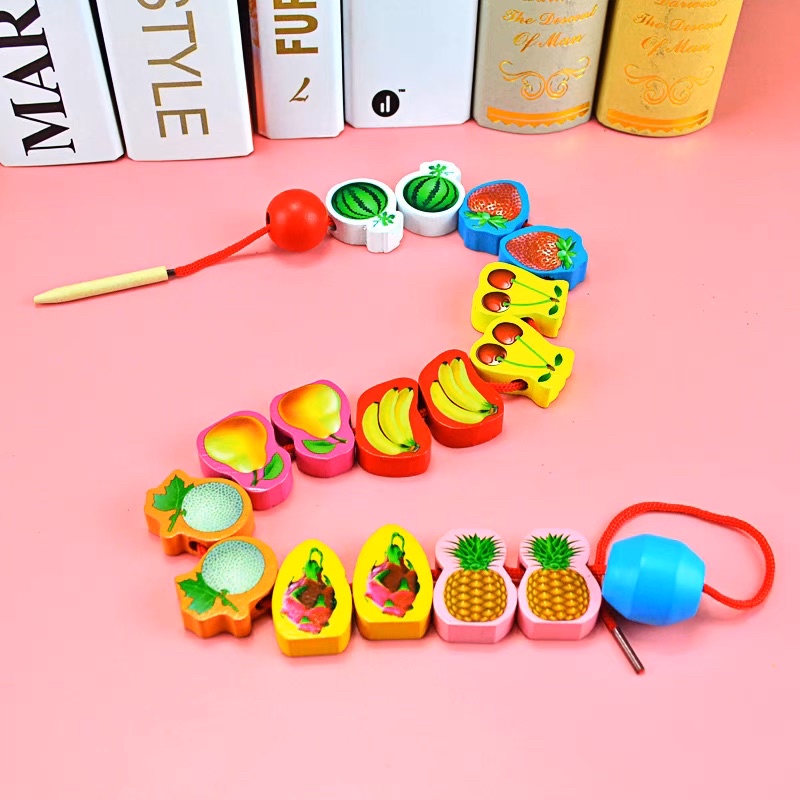 Đồ chơi xâu hạt gỗ hộp trái tim - 50 chi tiết và 2 dây xâu - chọn chủ đề cho bé