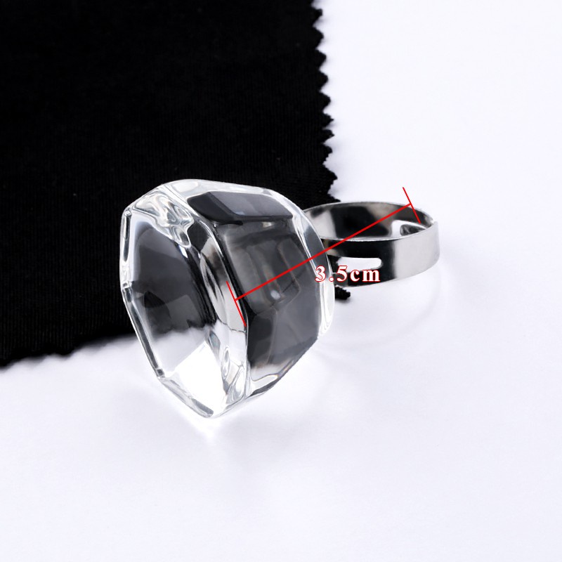 Một giàn giáo đeo nhẫn/gương/keo của lông mi giả
