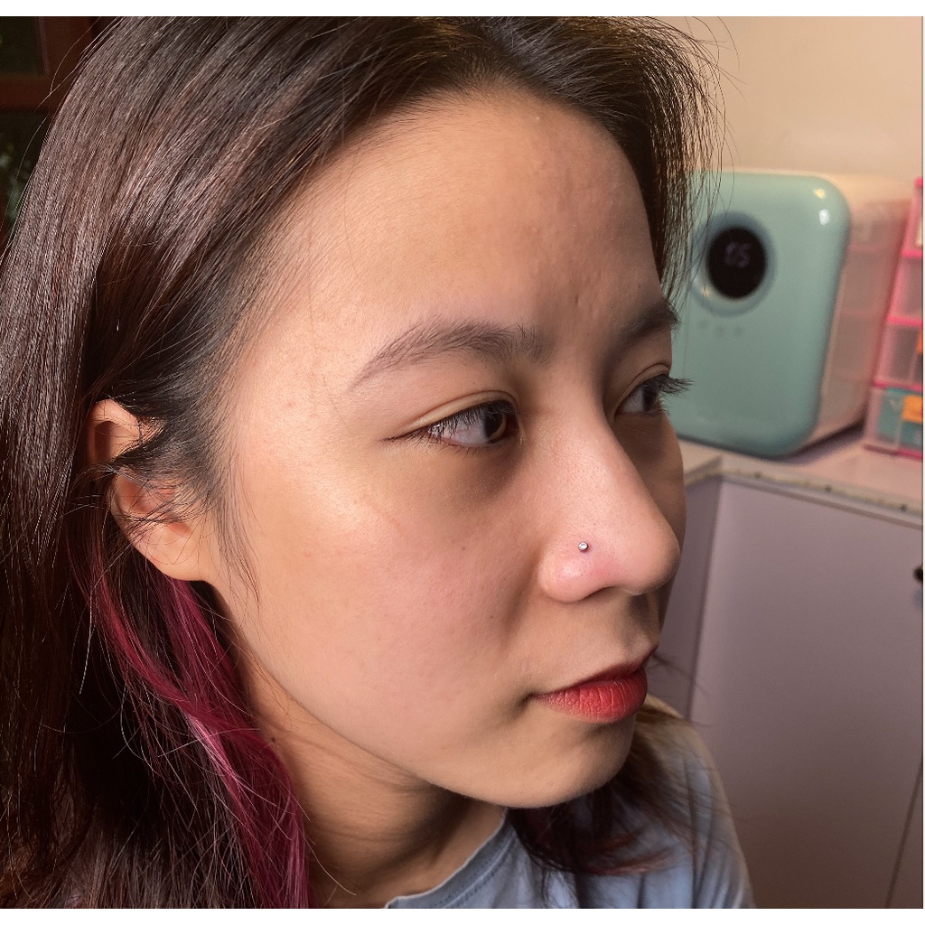 Khuyên tai Titan F136 chuẩn ASTM mặt đá - Crystal Ball Titanium