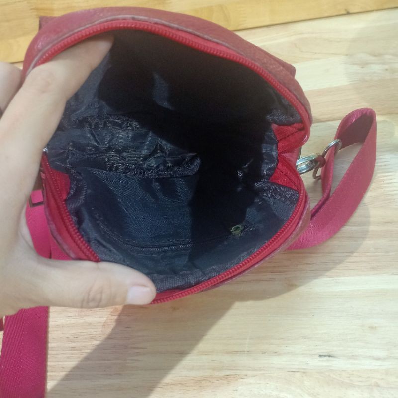 Túi đeo chéo da thật secondhand  -MÀU ĐỎ 031218