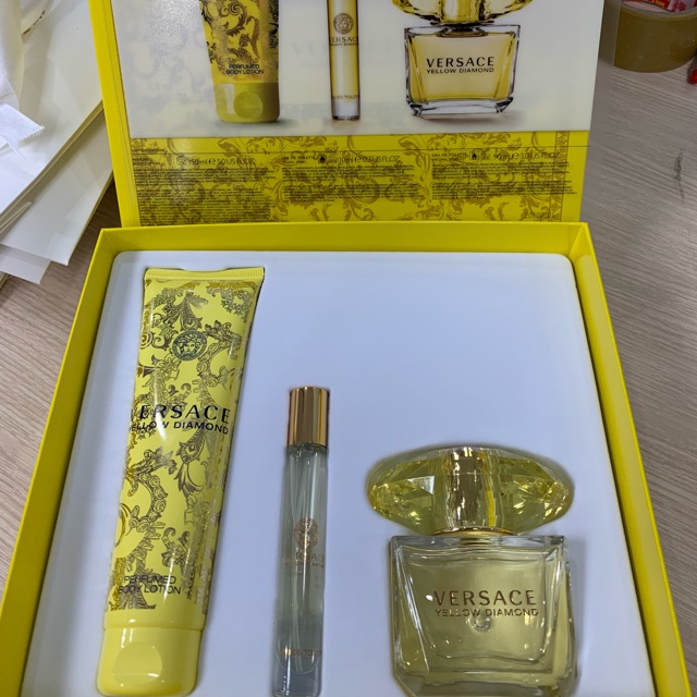 Bộ set nước hoa versace yellow diamond gồm 3 món