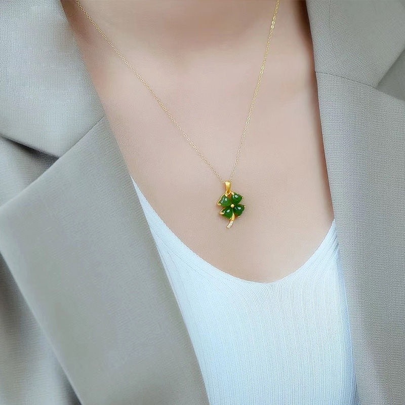 Vòng cổ Mặt Cỏ Bốn Lá Đính Đá Ngọc Bích