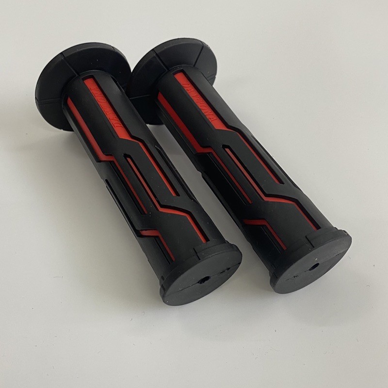 Bao tay xe máy Daytona kẻ sọc gắn thông dụng các dòng xe máy.