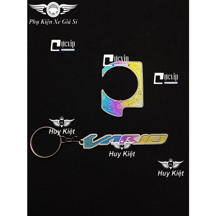 Combo Miếng Dán Ổ Khóa Smartkey Titan Và Móc Khóa Chữ Vario Titan Cho Vario 2018 - 2021 MS4371