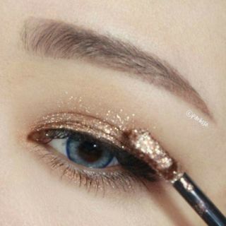1 sét nhủ màu mắt 10 cây