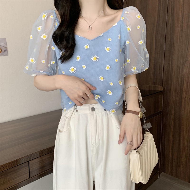 Áo dáng ngắn IELGY tay phồng cổ chữ V in hình hoa cúc nhỏ phong cách Pháp thời trang mùa hè 2022 dành cho nữ