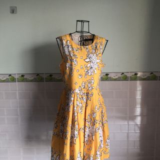 Đầm vàng mới 99%