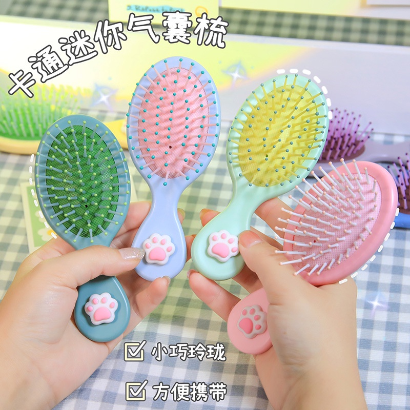 Lược Chải Tóc Mát Xa Da Đầu Họa Tiết Bàn Chân Thiết Kế Xinh Xắn ( màu ngẫu nhiên )