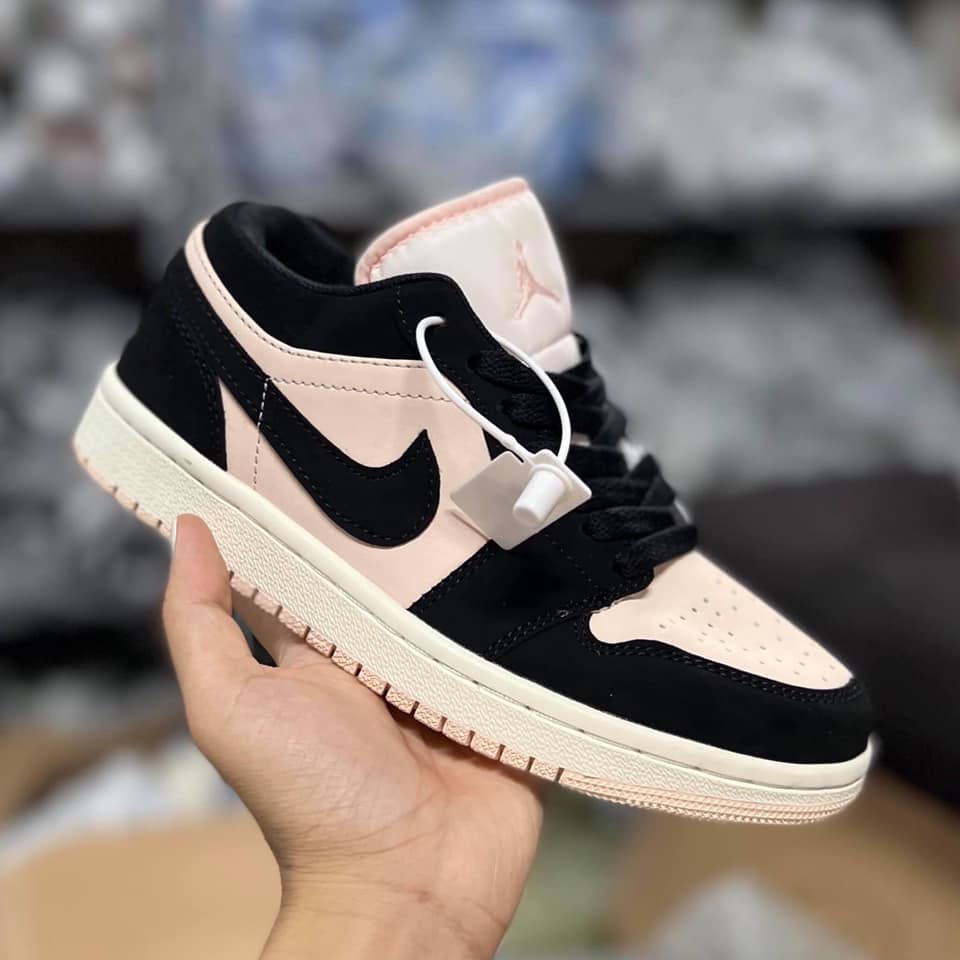 Giày 𝐉𝐨𝐫𝐝𝐚𝐧 hồng đen cổ thấp nữ, Giày Sneaker JD 1 low Black Guava Ice hồng đen bản đẹp full box bill