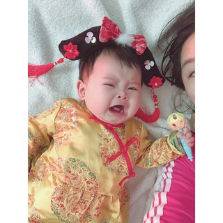 váy gấm đỏ xinh