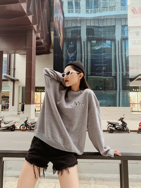 Áo nỉ bông màu xám dáng dài in chữ NYC | BigBuy360 - bigbuy360.vn
